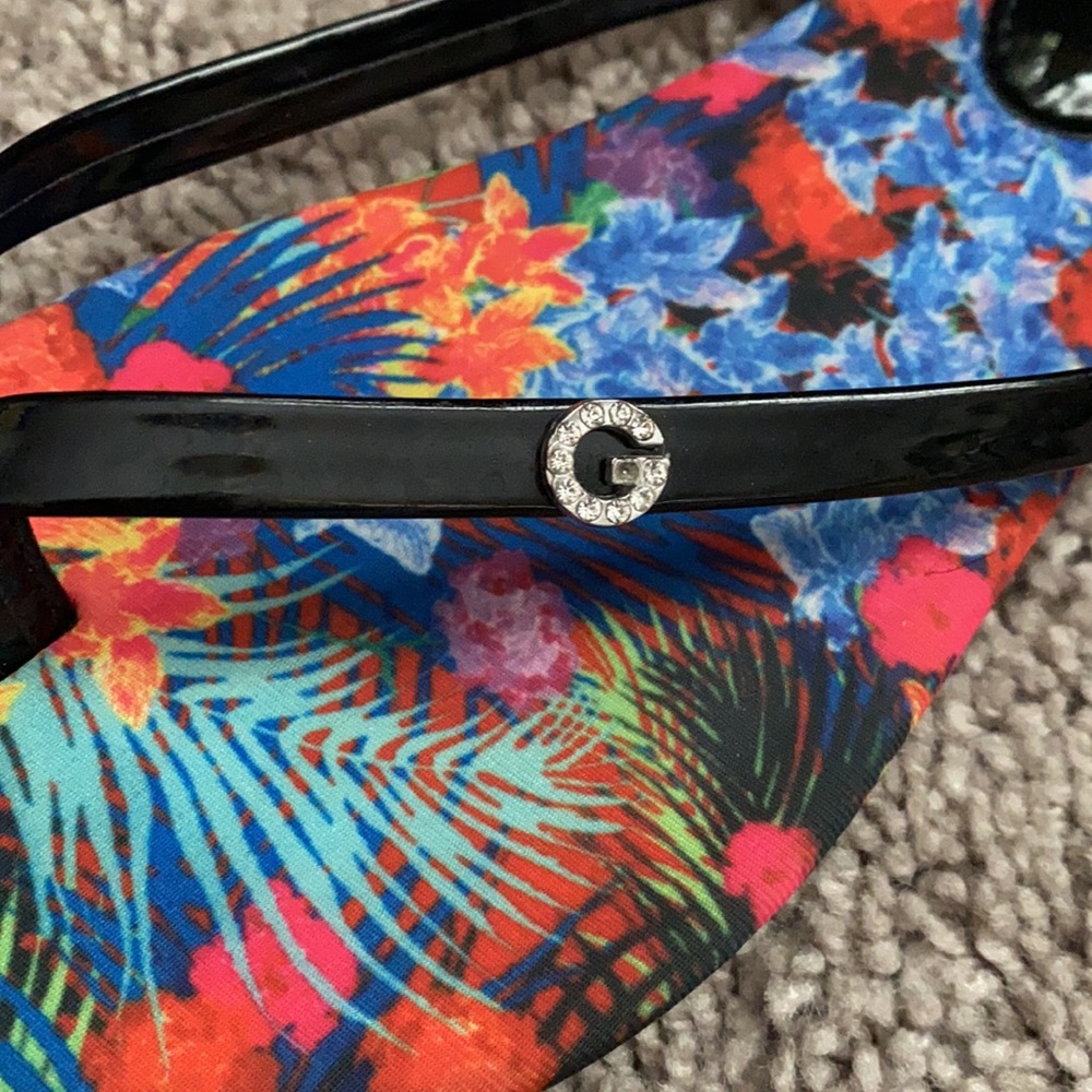 Guess flip flops - Picture 8 of 11